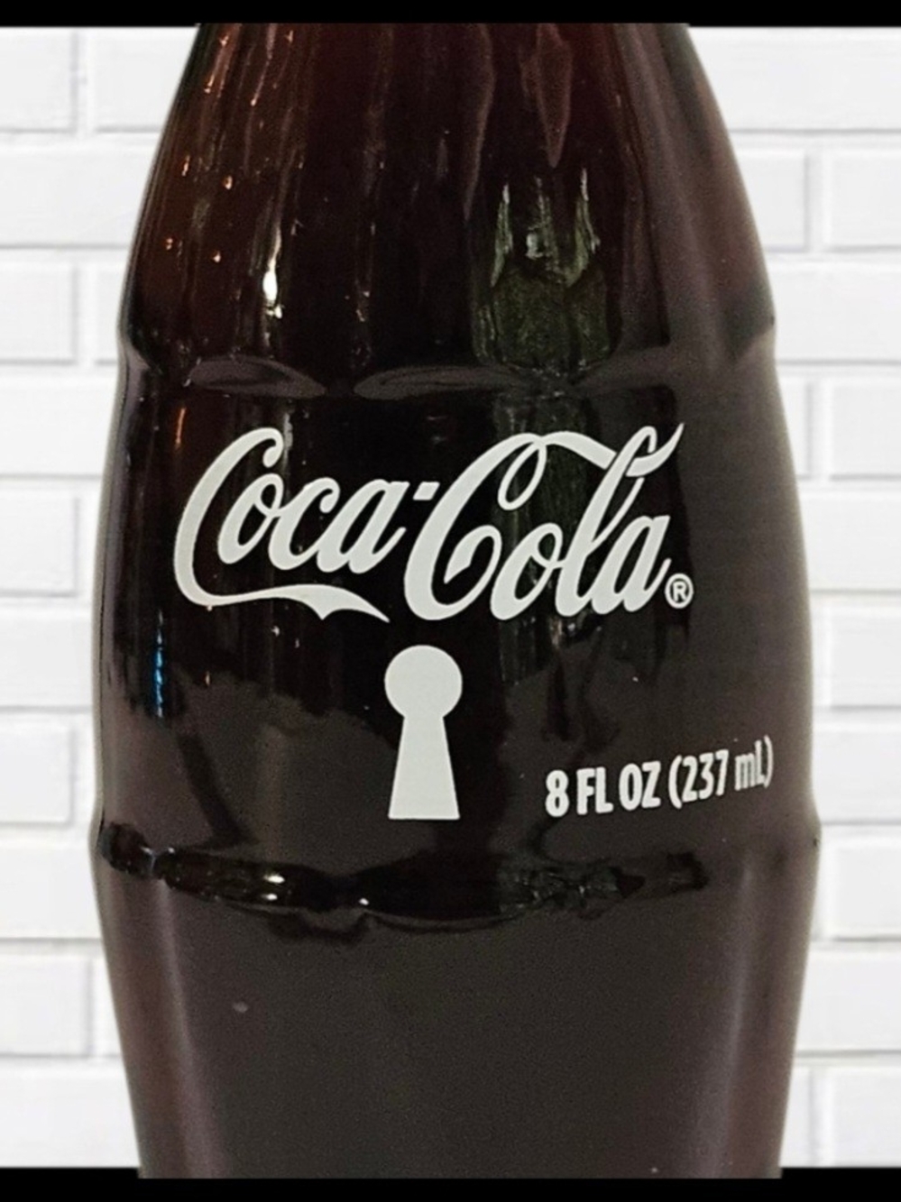 VINTAGE 2011 Coca Cola 8 oz Glass Bottle Full Unopened Keyhole Secret Is Inside